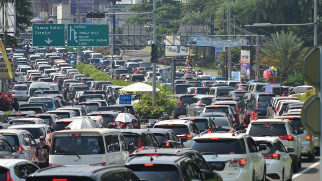 Volume Kendaraan Jalur Puncak Bogor, Terus Meningkat