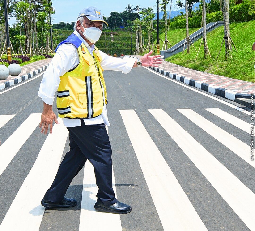 menteri pupr saat hari pejalan kaki