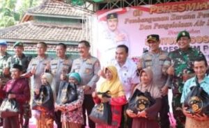 Kabareskrim Polri Bersama Warga