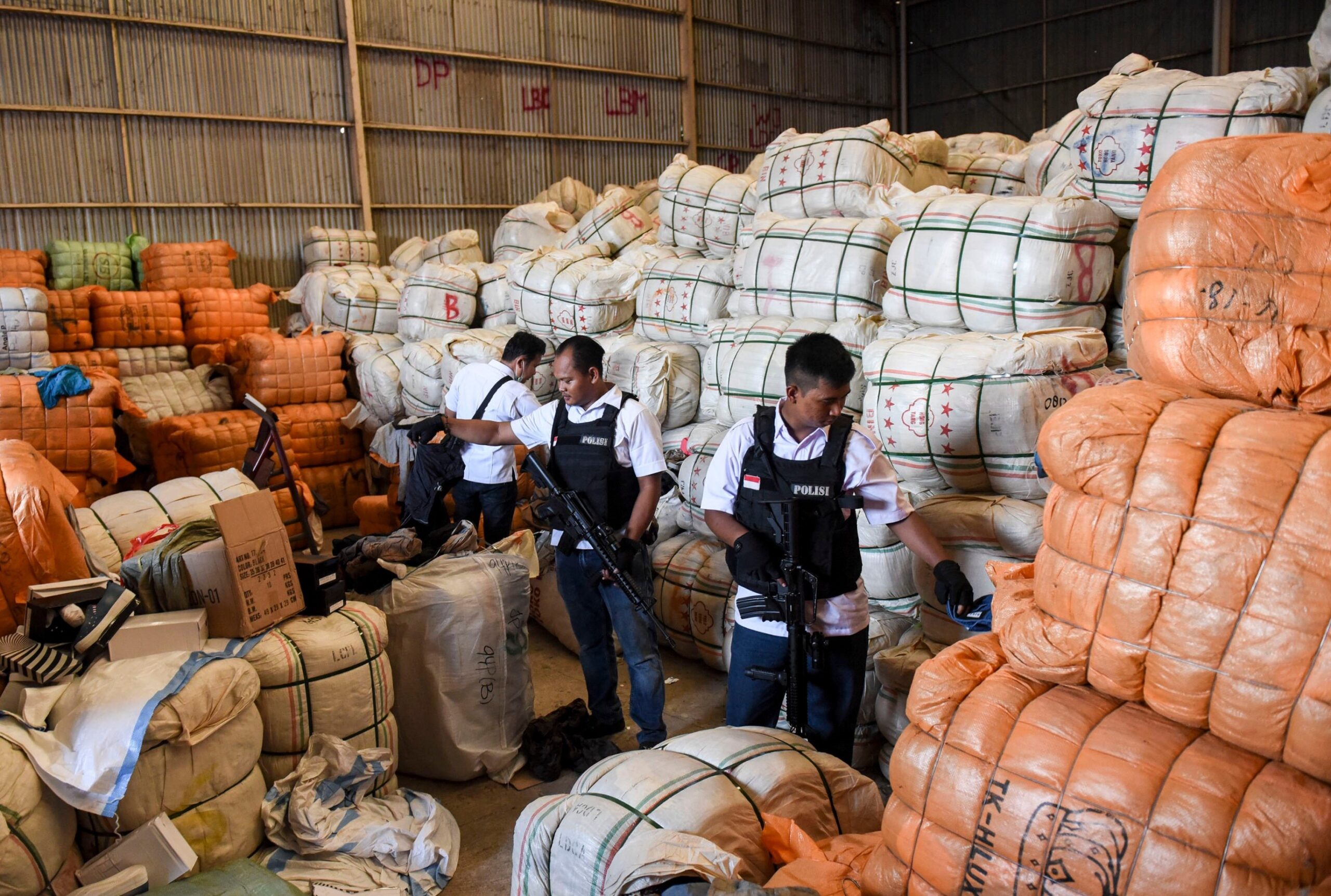 Kontroversi larangan Impor Pakaian Bekas