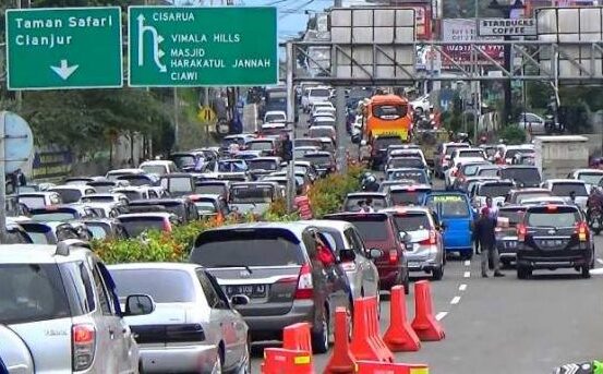 Lalu Lintas Kawasan Puncak Mulai Penuh di Hari Lebaran 1444 H