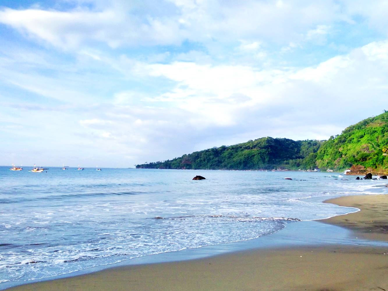 Wisata pantai selatan Sukabumi, Berkeliling Menggunakan Perahu Congkreng di Pantai Cibangban