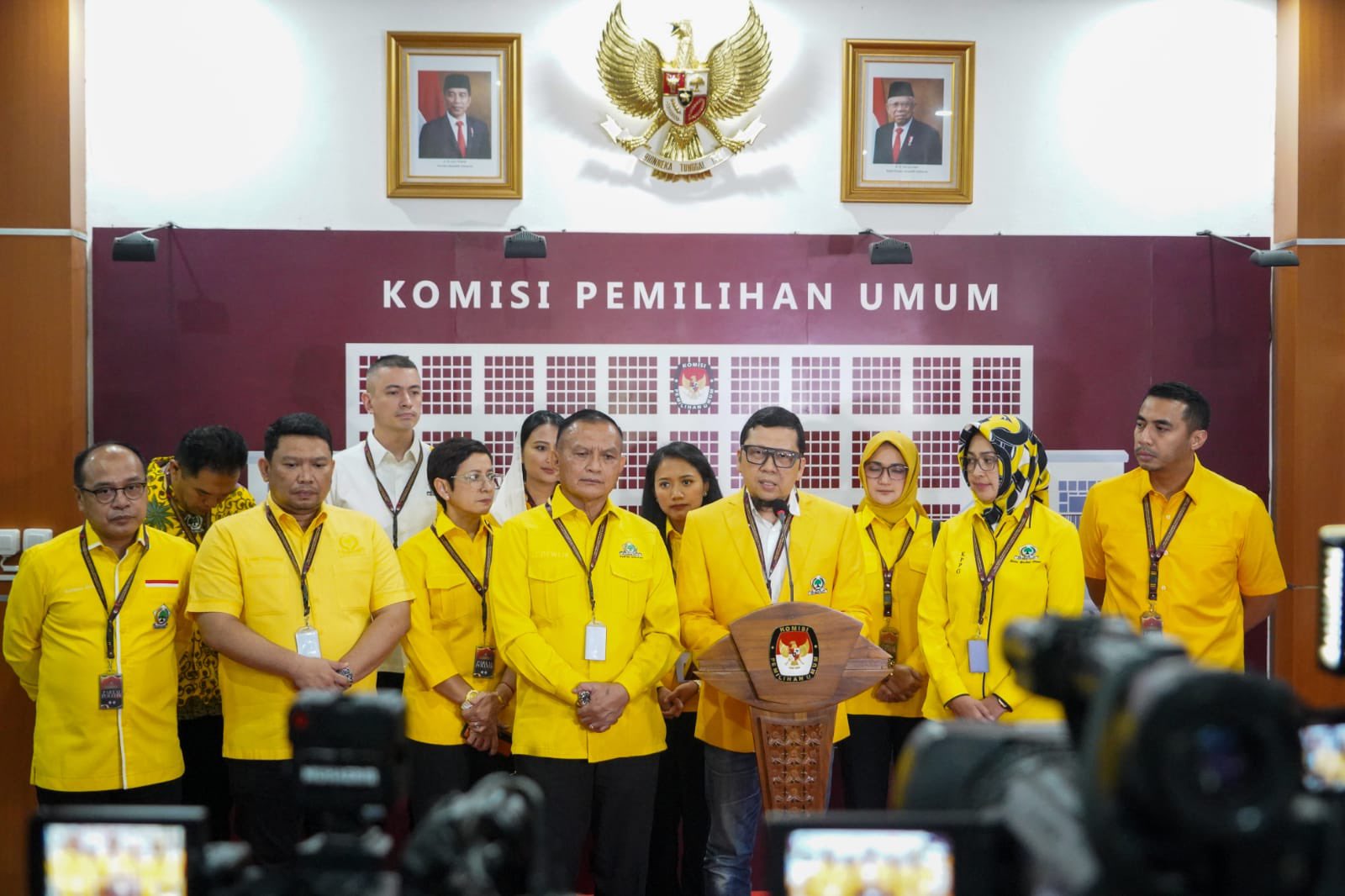 Potret Sekjen Partai Golkar bersama jajarannya