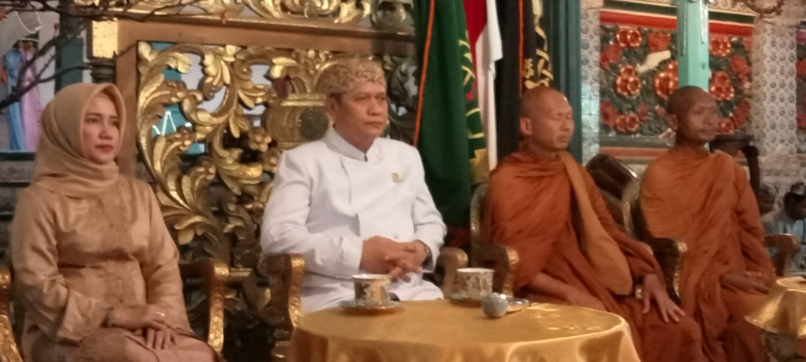Rombongan Bikhu Tudhong singgah di Keraton cirebon
