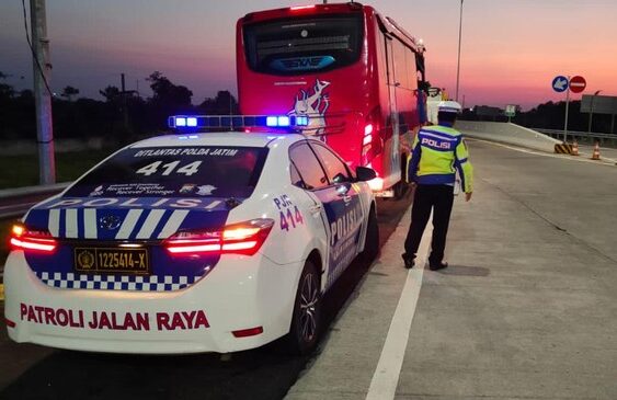 Insiden terjadi pada Bus DPRD Surabaya di Tol Pasuruan, Jawa Timur