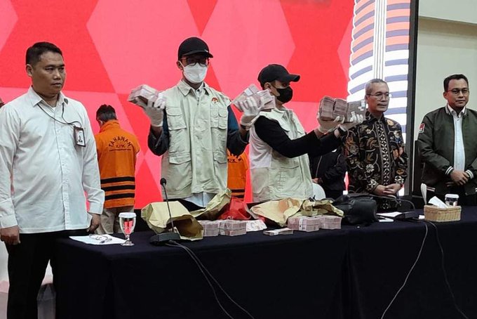 kasus suap henri alfiandi