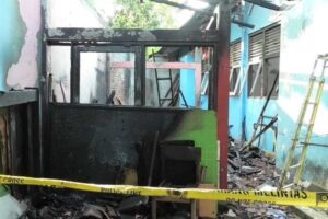 siswa smp membakar sekolah