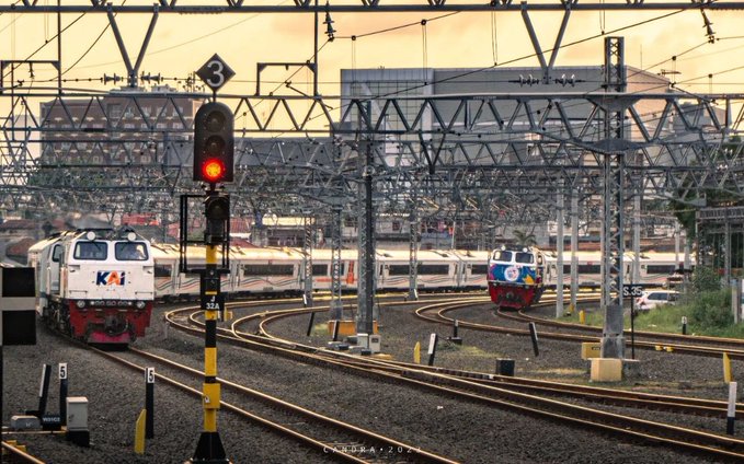 perbedaan kelas kereta api