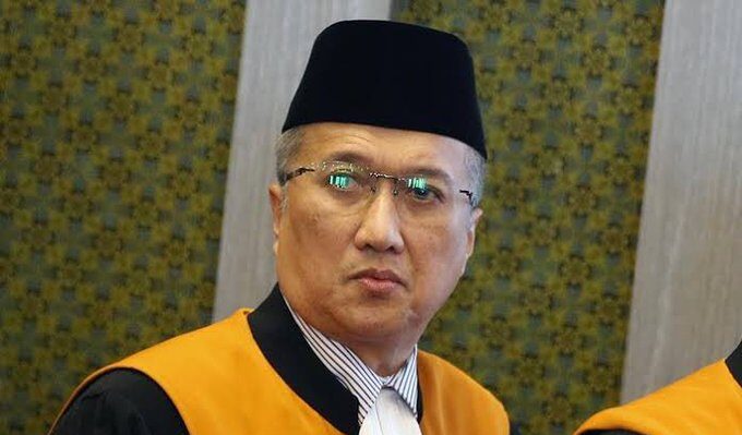 hukuman hakim agung