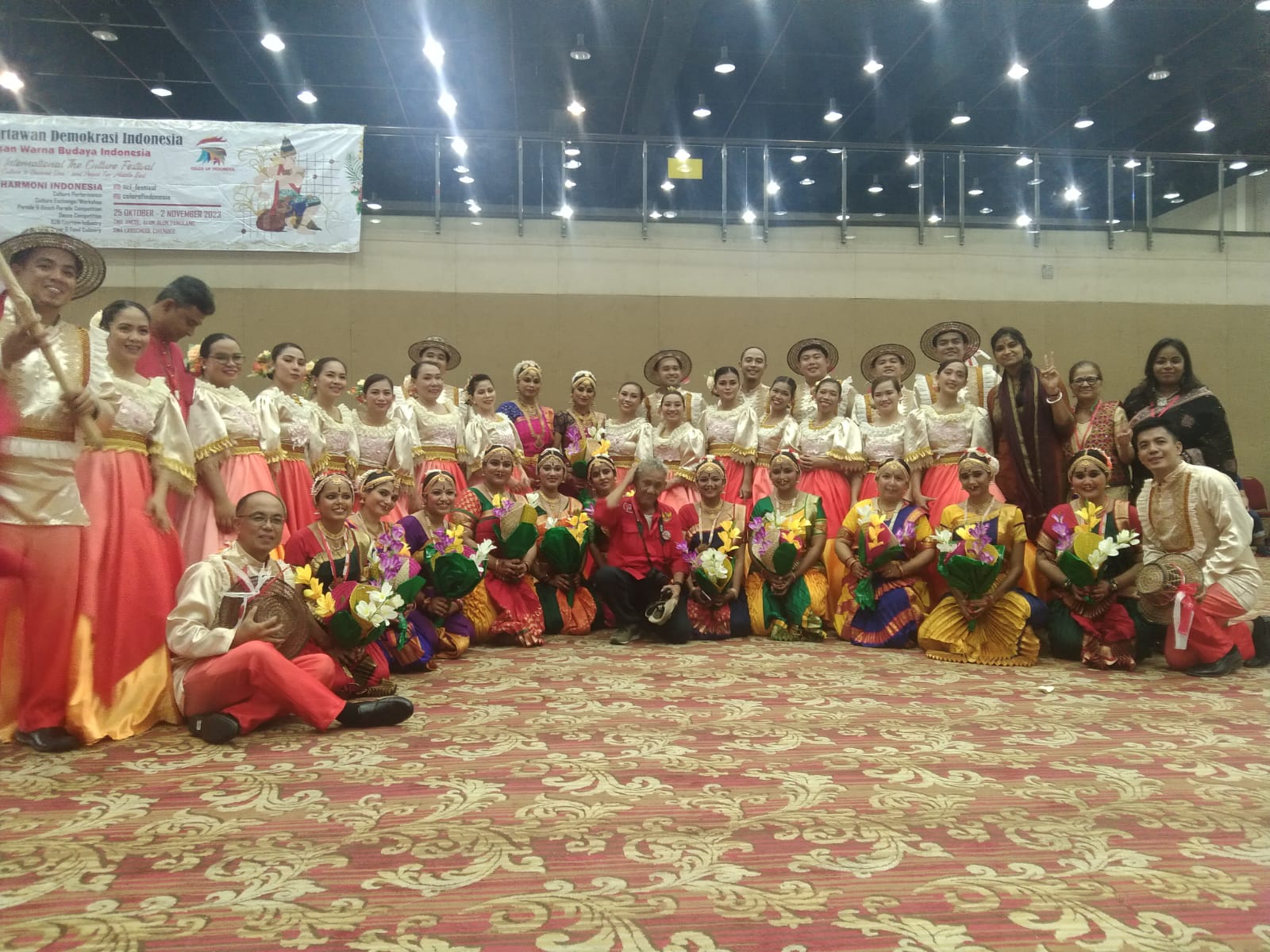 Peserta IICF Menampilkan Kebudayaanya