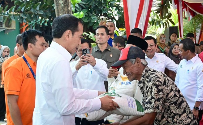 antuan langsung Tunai dari Presiden Jokowi dianggap kurang kuat mengungkit daya beli rakyat miskin