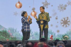 jokowi natal surabaya