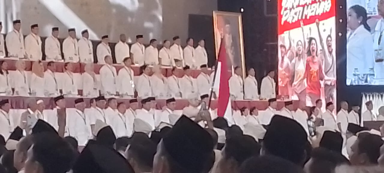 Rakornas Partai Gerindra Fokus Lanjutkan Program Presiden Jokowi . Saya minta mereka fokus turun ke rakyat semuanya menyampaikan program-program kita," ujar Prabowo saat ditemui di JIExpo Kemayoran, Jakarta, Jumat (15/12/2023).