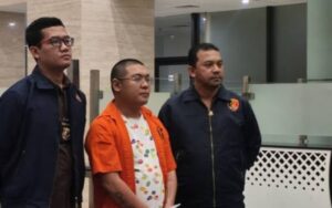 PW Buronan Kasus Robot