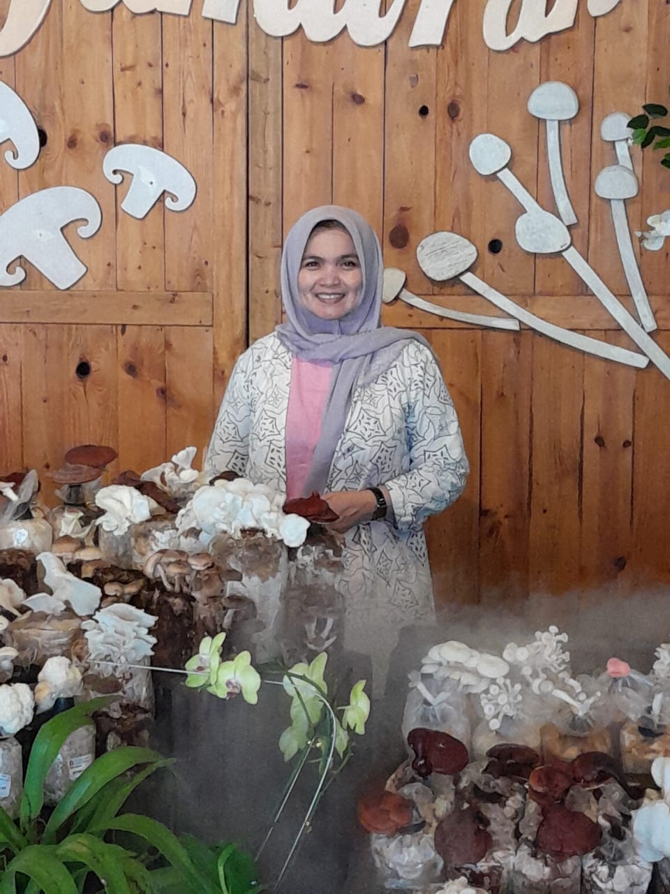 Founder Color of Indonesia ( CoI) Vivi Sandra Putri kunjungi Pameran jamur di Kabupaten Sleman - Yogyakarta