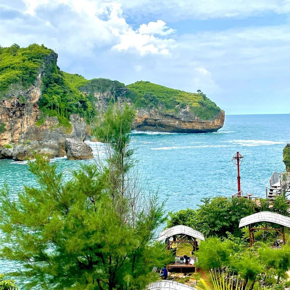Pantai Gesin Surganya Gunung