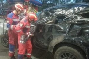 Kecelakaan Fortuner Dan Truk