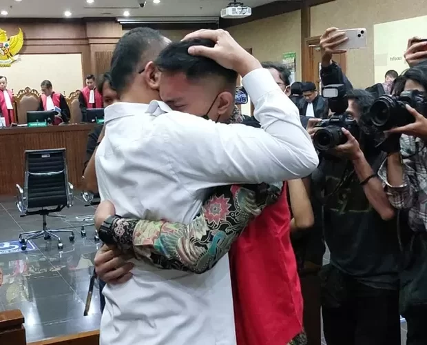 Rafael Alun Dan Putranya