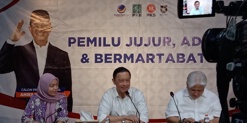 Tom dalam diskusi bertema "Pemilu 2024: Kita Belajar Apa?" di Kebayoran Baru, Jakarta Selatan,  tepatnya di rumah Koalisi Perubahan, Jalan Brawijaya X,  Senin (26/2).