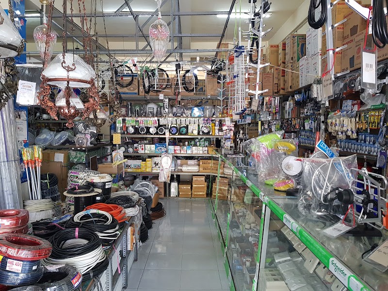 Toko Perlengkapan Listrik Digerebek