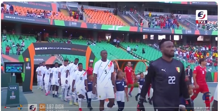 Tim Indonesia U-23 akan menghadapi Tim Guinea U-23 di laga playoff .