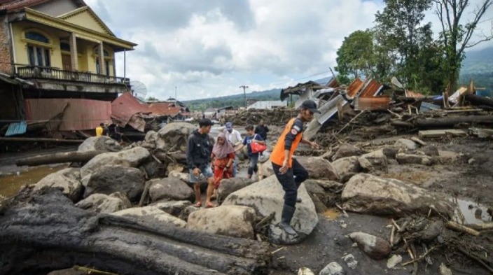 Jumlah korban banjir lahar dingin Gunung Marapi di Sumatera Barat bertambah lagi .