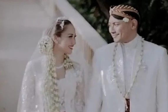 Suami Bunga Citra Lestari (BCL), Tiko Aryawardhana dilaporkan atas kasus dugaan penggelapan uang Rp 6,9 miliar.