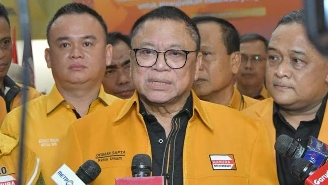 Bapak Ketua Umum Dr. H. Oesman Sapta untuk melanjutkan kepemimpinan sebagai Ketua Umum Partai Hanura masa bakti 2024-2029