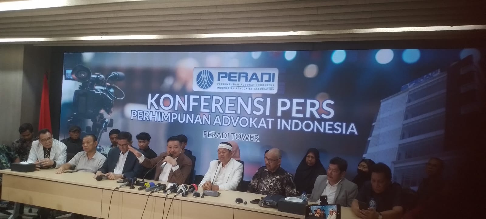 Ketua Umum Peradi Prof Otto Respon Baik Kelima Keluarga Terpidana Kasus Vina dan  Eky .