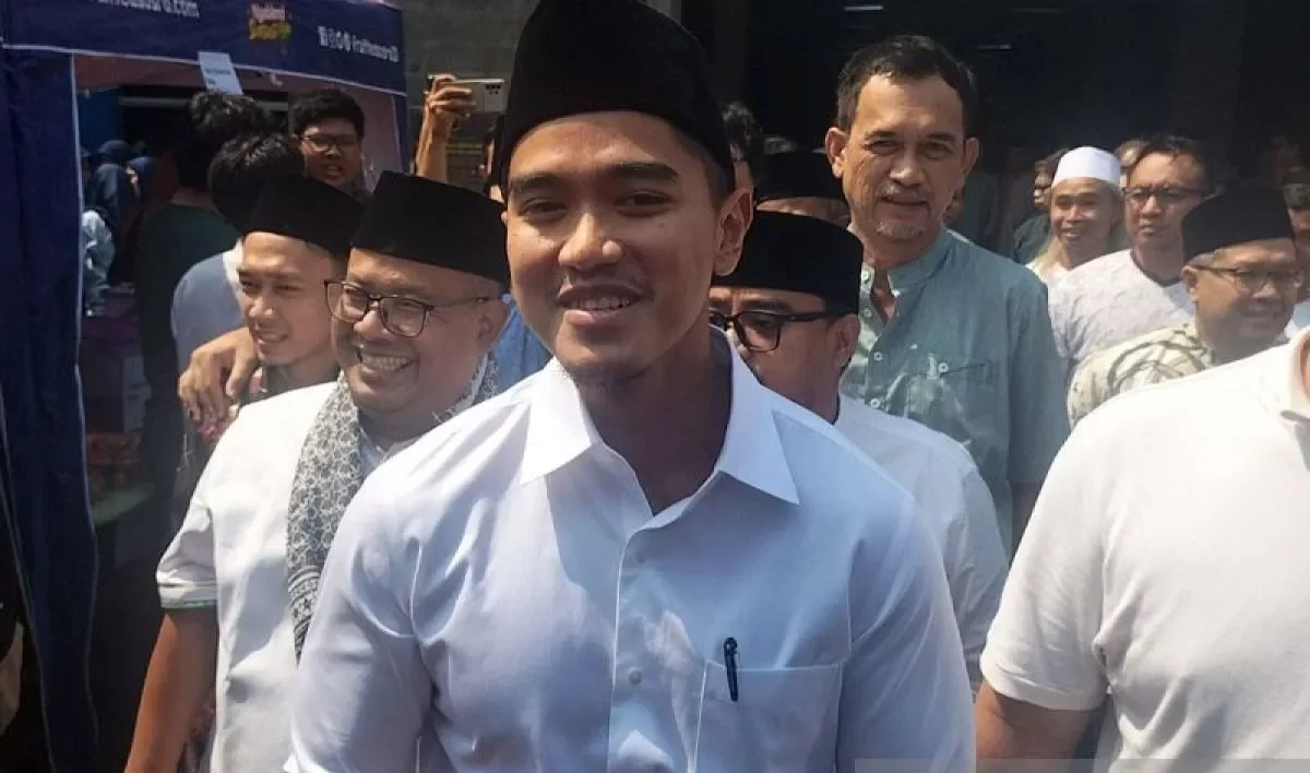 Pesan Moral Kaesang ke Kantor Muhammadiyah , Bagikan Buku Tulis .