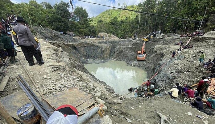 WNA China Terus-Terus Mengambil Tambang Emas Indonesia, Jumlahnya Menggoda ?.