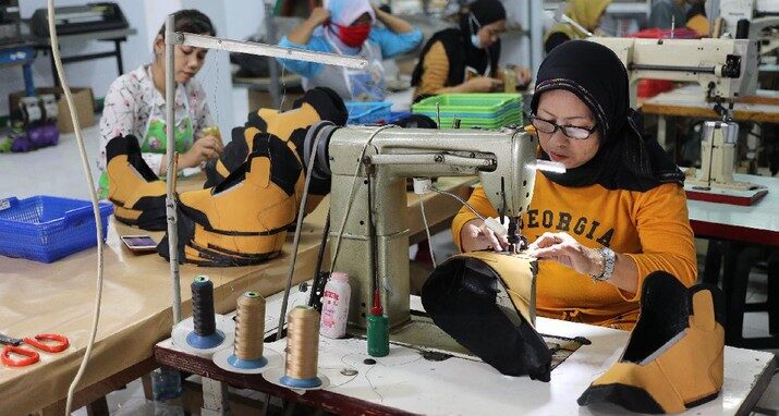 Kabar Buruk Akan Mengganggu Indonesia Lagi Setelah Pabrik Tutup dan Banjir PHK .