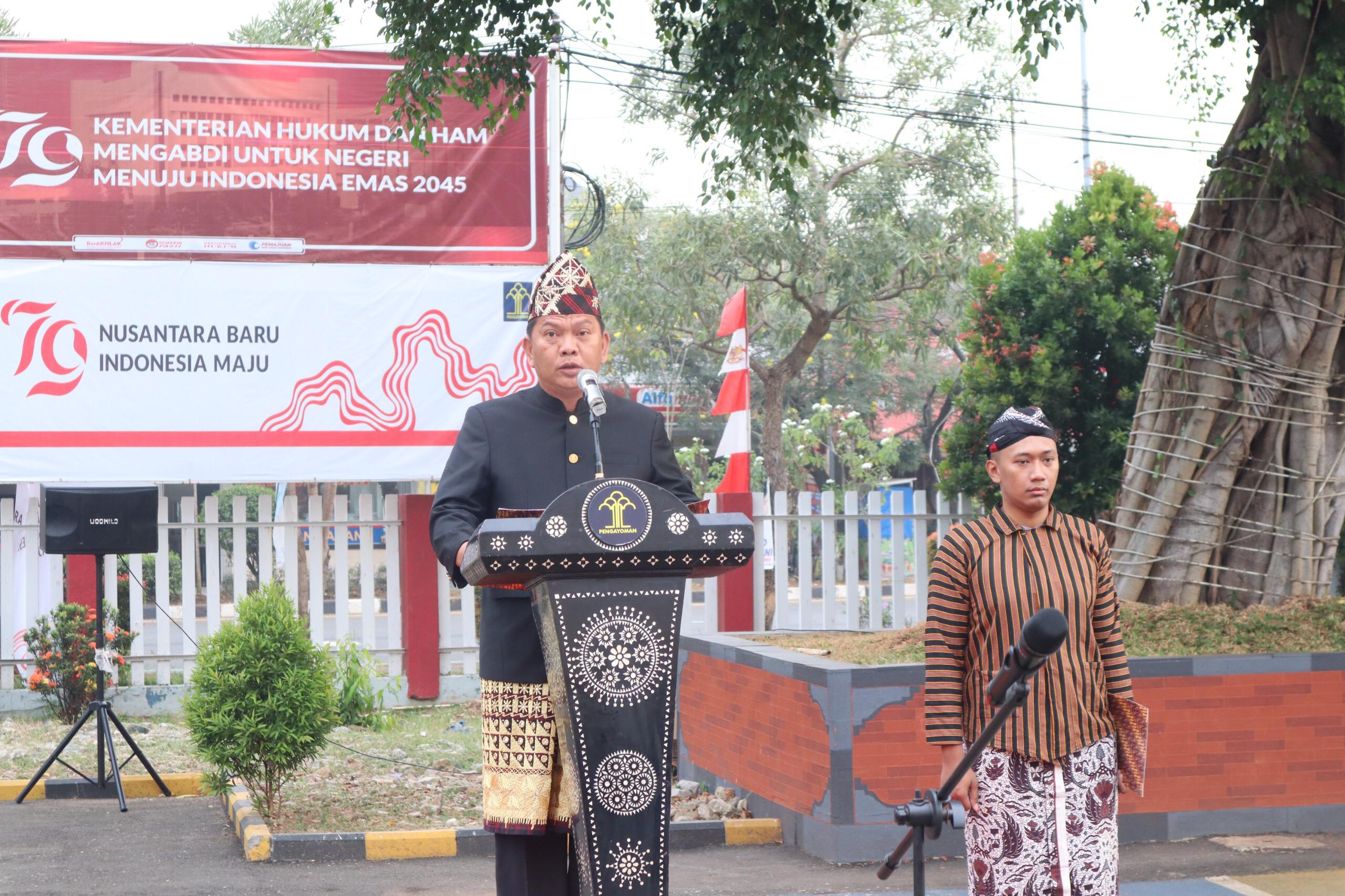 Upacara Pemberian Penghargaan Satyalancana Karya Satya di Lembaga Pemasyarakatan Kelas I Tangerang di Peringatan Hari Ulang Tahun Republik Indonesia Ke-79 .