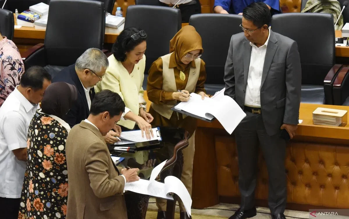 DPR mengadakan Paripurna agenda tunggal untuk memutuskan RUU Pilkada.