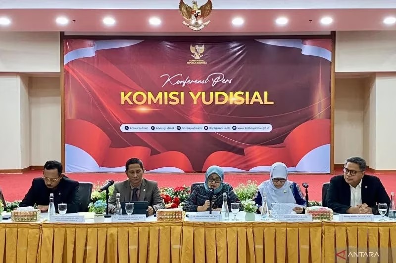 KY Kirim Surat Klarifikasi ke DPR Perihal Calon Hakim yang di Tolak .