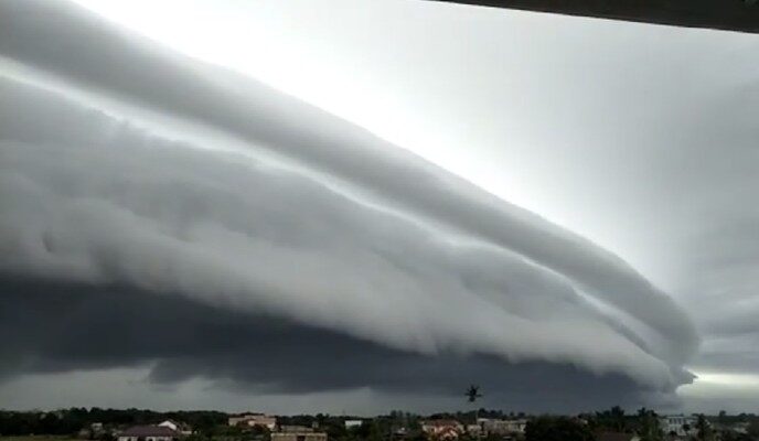Tanda-tanda Gempa Megathrust di Tandai Awan tsunami ,Viral di Medsos.