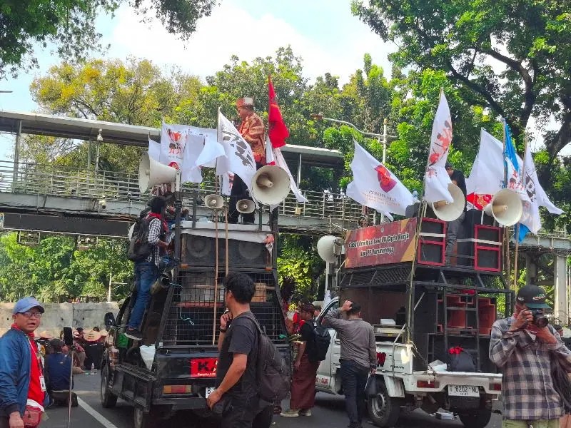 Ratusan Masyarakat Adat Demo Atas 11 Dosa Pemerintah Joko Widodo