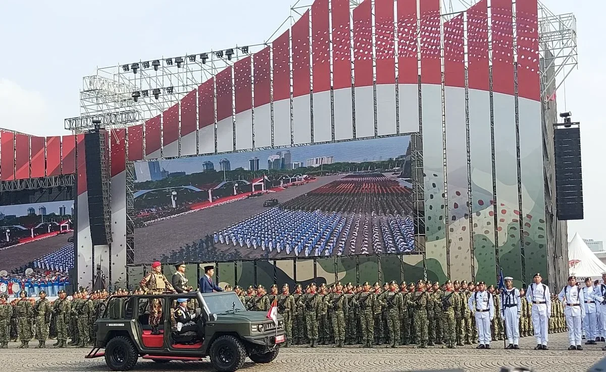 Di Monas, Presiden Jokowi memimpin Upacara Peringatan HUT TNI ke-79