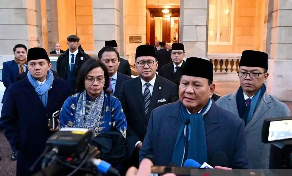 Perhatian Prabowo terhadap menteri di London: Pakai mantel, Anda sakit nanti.