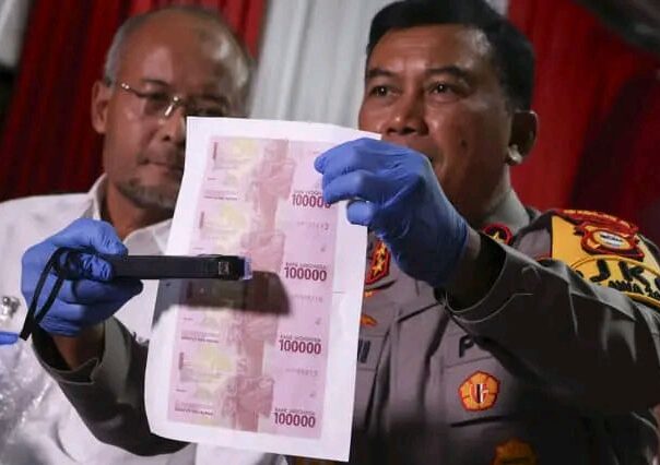 Sindikat Uang Palsu UIN Alauddin Makassar Danai Pilkada Ditemukan; 17 Tersangka Ditahan.