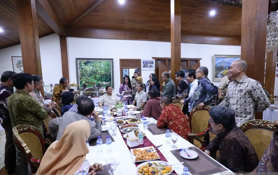 Presiden Republik Indonesia Prabowo Subianto mengundang Irfan Junaedi, Direktur Pemberitaan LKBN Antara.