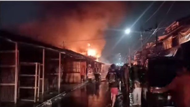 Kebakaran Pasar loak poncol
