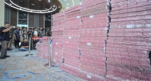 Sitaan Kejagung Terbesar Sepanjang Sejarah , Gunung Uang Bernilai Rp 11,8 Triliun .