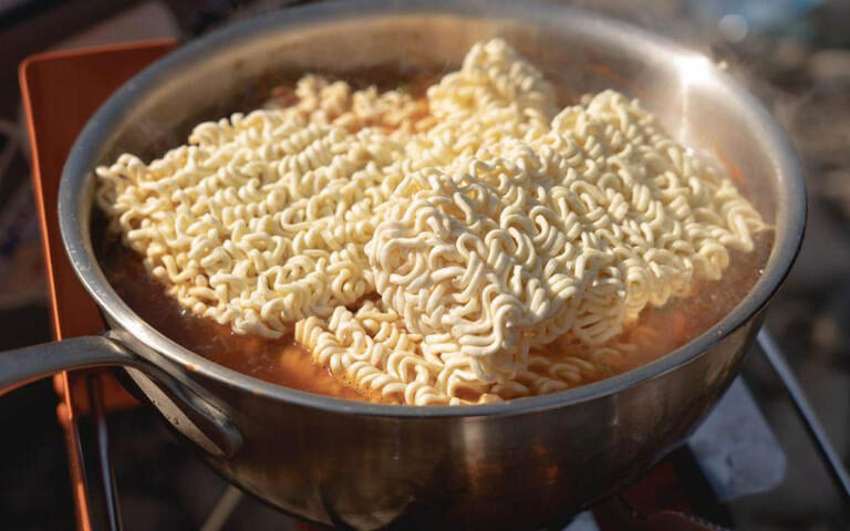 Apakah Air rebus mi Aman ? Ini adalah tanggapan Ahli Gizi