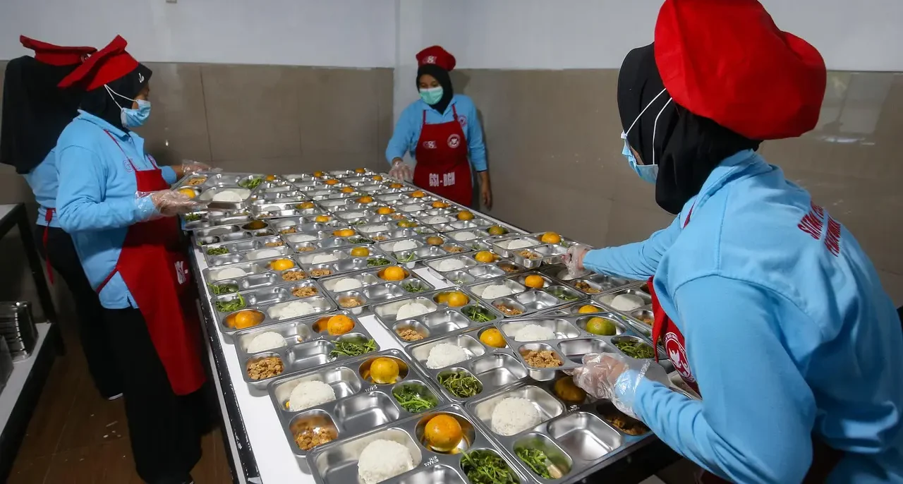 Ada yang aneh, Keracunan Makanan Bergizi Gratis.