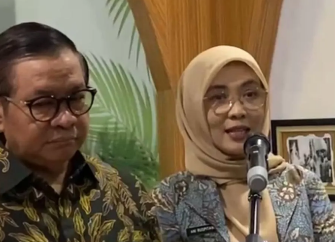 melakukan monev