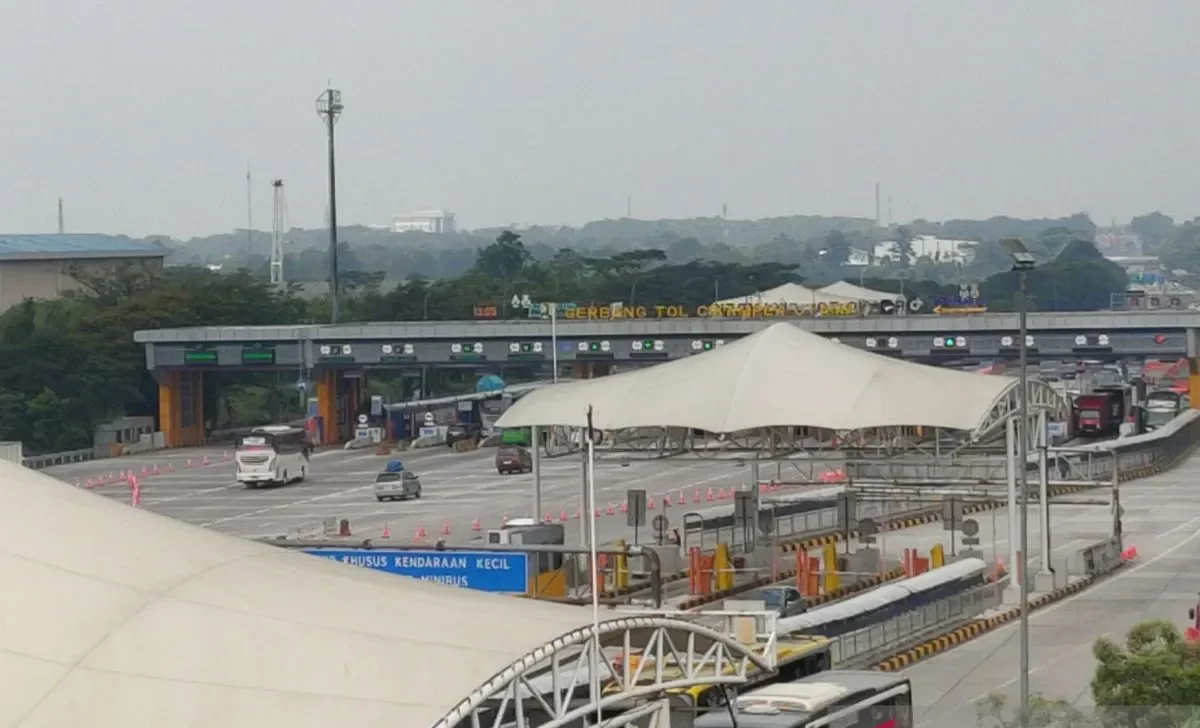 H-6 Lebaran sudah 23 Ribu lintas GT Cikampek Utama dari Jakarta . 