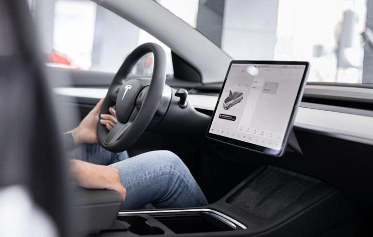 Kenapa naik mobil listrik sakit pusing.