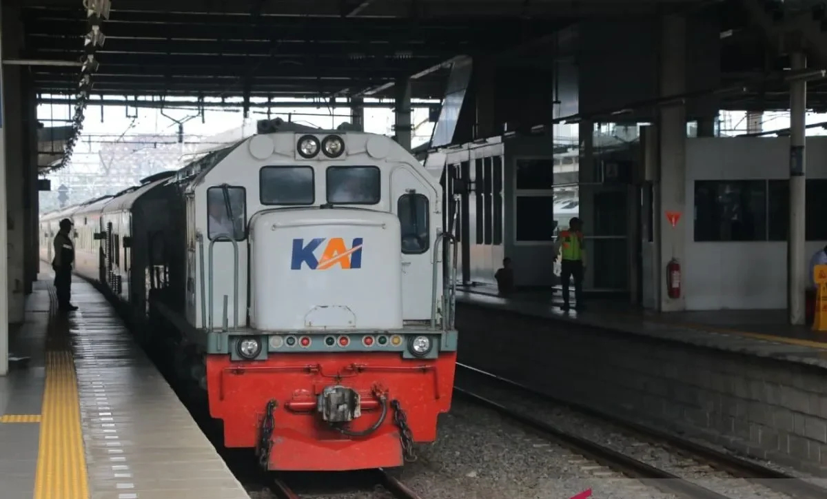 KA keberangkatan Gambir berhenti di Jatinegara, Ada konser di MONAS.