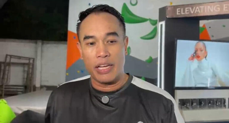 Ardi Bakrie dan Nia tinggal beda negara , single parent?